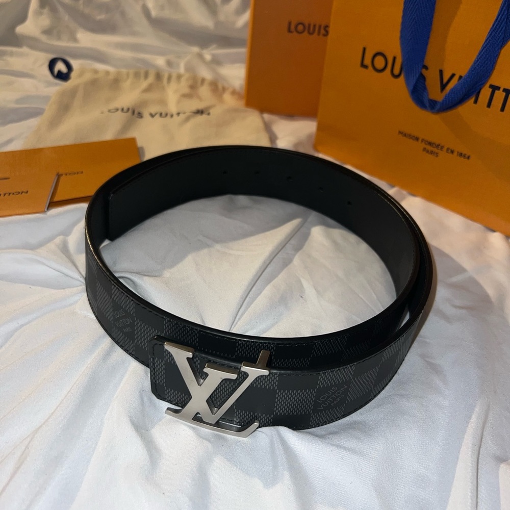 New (with original packaging) Mens Louis Vuitton belt with receipt